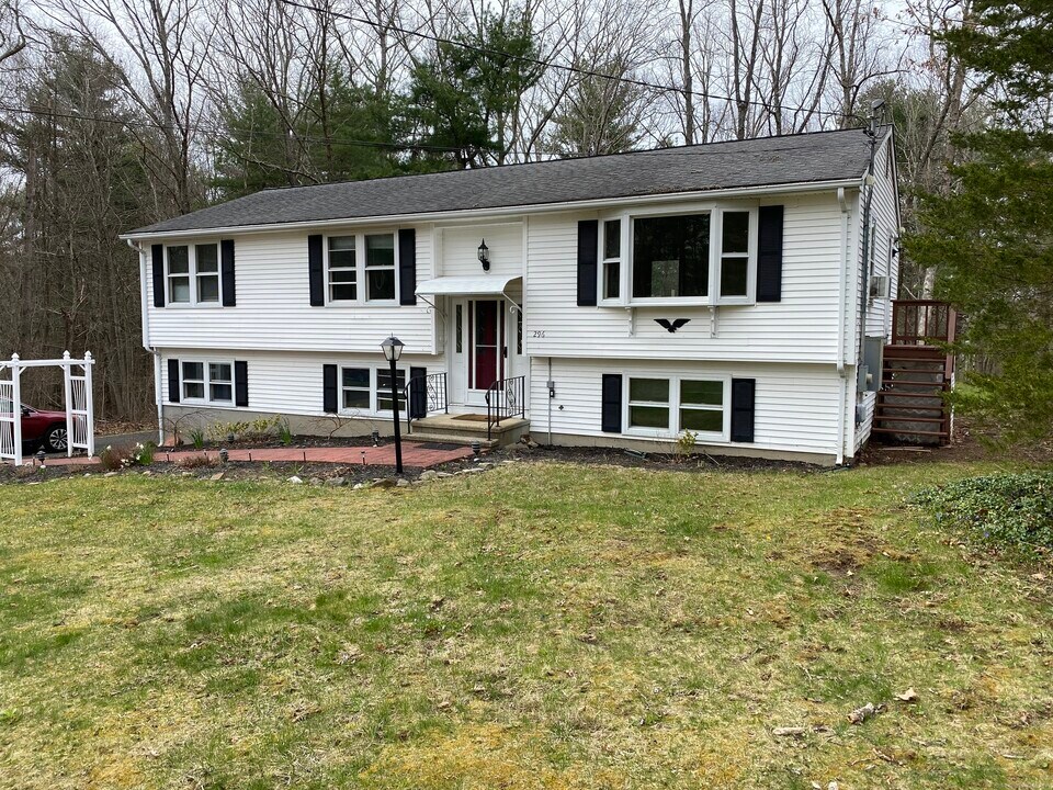 296 Dr Foote Rd in Colchester, CT - Building Photo