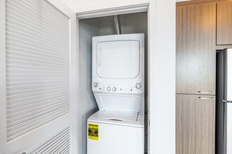 Dezi in San Diego, CA - Foto de edificio - Interior Photo