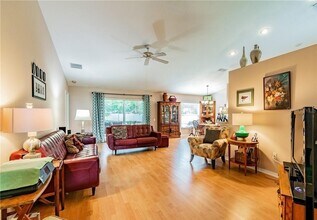 5711 Lassies Way in Zephyrhills, FL - Building Photo - Building Photo