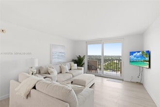 2000 S Ocean Blvd in Pompano Beach, FL - Building Photo - Building Photo