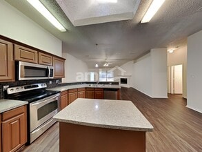 6024 Silkcrest Trail in Arlington, TX - Foto de edificio - Building Photo