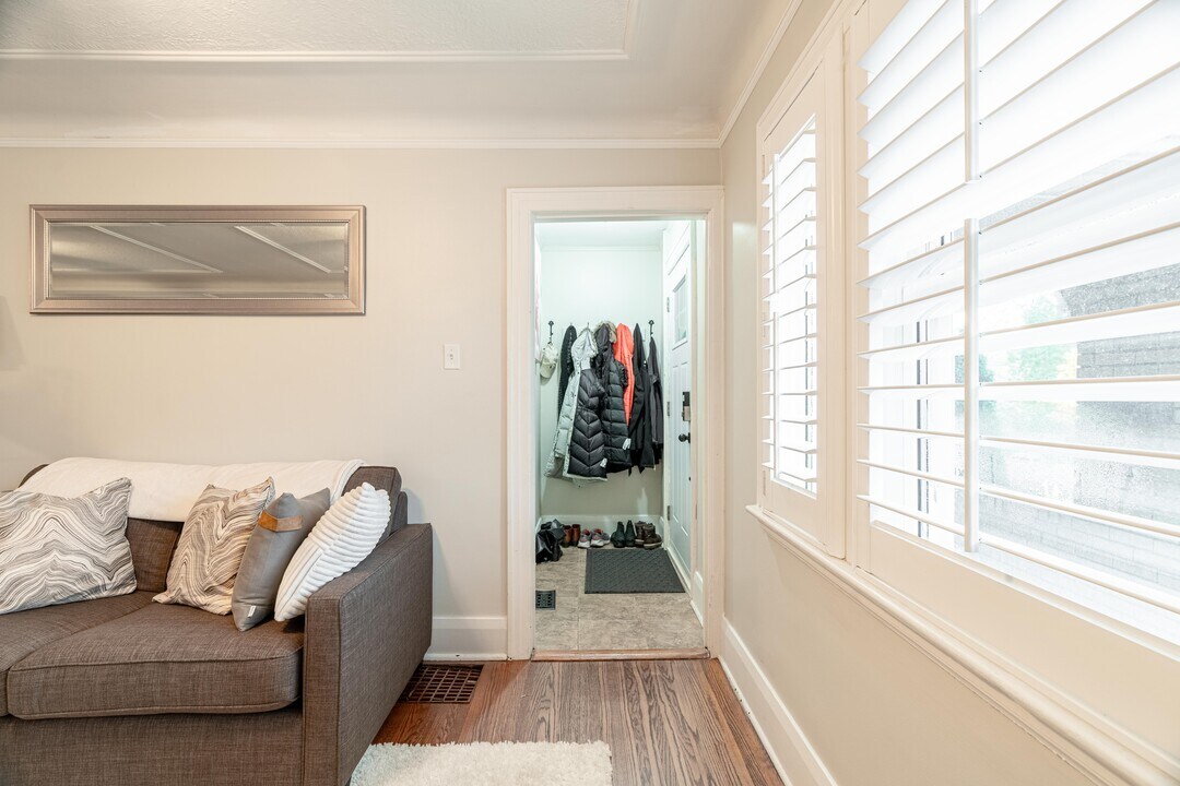 571 St James St in London, ON - Building Photo