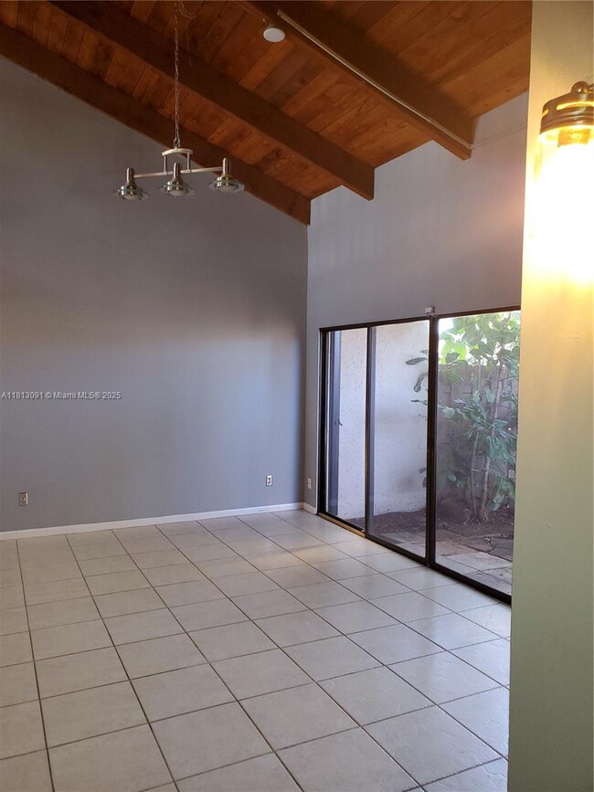 1965 SW 81st Way in Davie, FL - Foto de edificio - Building Photo
