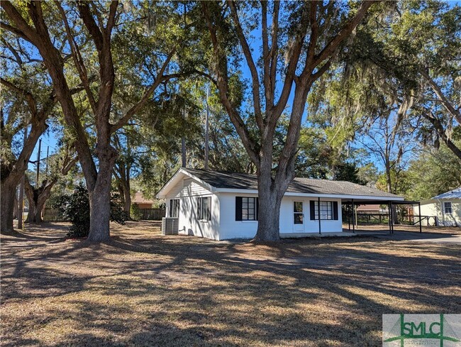 201 Georgia Ave in Rincon, GA - Foto de edificio - Building Photo