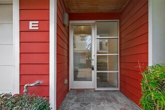 6014 Fairdale Ln in Houston, TX - Building Photo - Building Photo