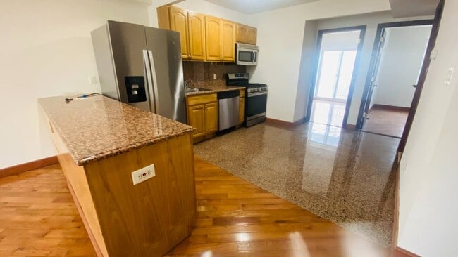 20-07 37th St in Queens, NY - Building Photo - Building Photo