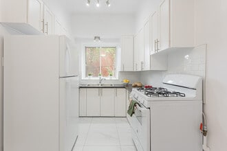 Le Crestwood in Montréal, QC - Building Photo - Building Photo