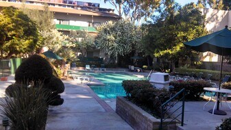 5460 White Oak Ave, Unit E318 in Encino, CA - Building Photo