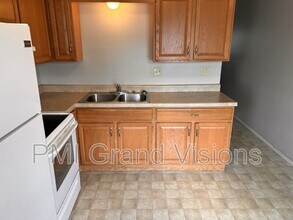 1622 University Dr in Charleston, IL - Building Photo - Building Photo