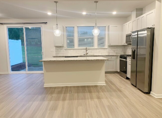 612 Creekway Dr in Fuquay Varina, NC - Building Photo - Building Photo