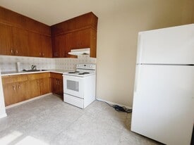 10976 124 St in Edmonton, AB - Building Photo