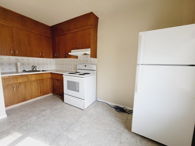 property at 10976 124 St