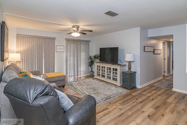 property at 101 E Lockhaven Dr