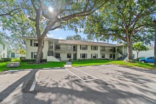 1001 Sabal Ridge Cir, Unit D in Palm Beach Gardens, FL - Building Photo