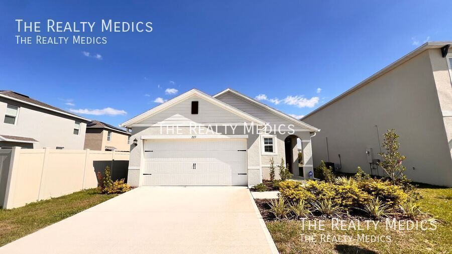 227 Eagleview Loop in Davenport, FL - Foto de edificio