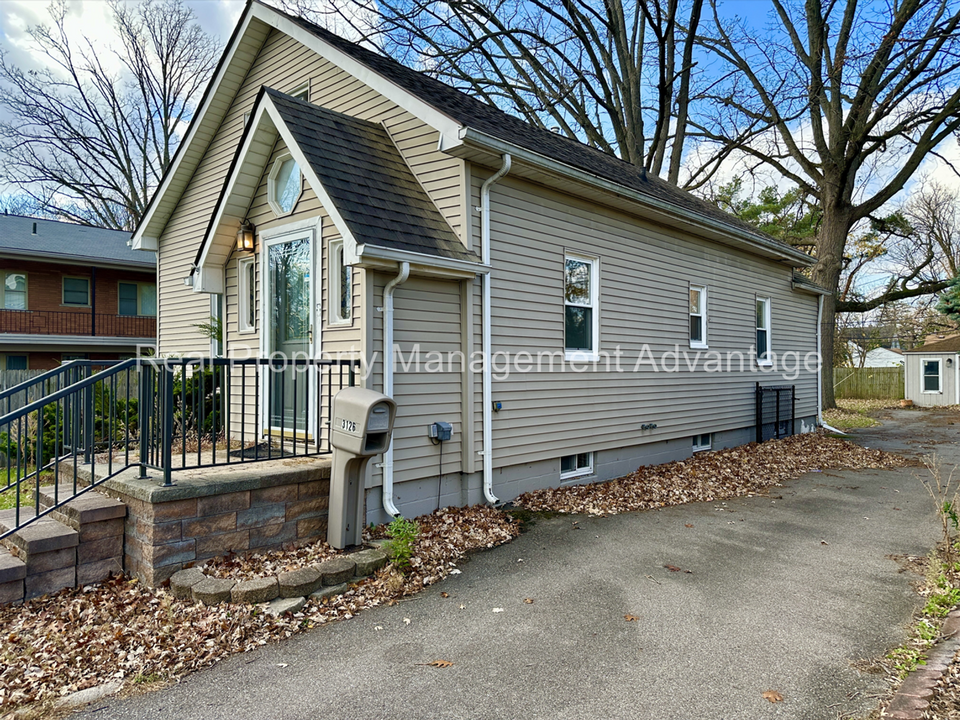 3126 Trafford Rd in Royal Oak, MI - Foto de edificio