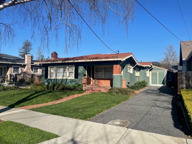 985 Willow Glen Way in San Jose, CA - Building Photo - Building Photo