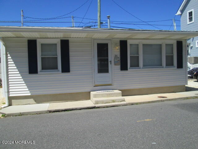 26 Malibu Rd in Lavallette, NJ - Foto de edificio