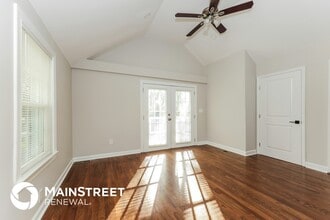 307 W Due West Ave in Nashville, TN - Foto de edificio - Building Photo