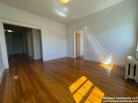 9A Egremont Rd, Unit 10 in Boston, MA - Building Photo