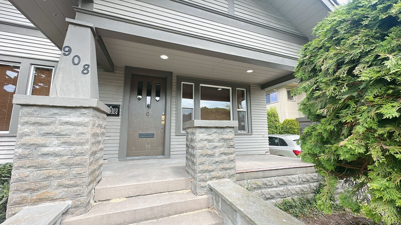 908 Dupont St in Bellingham, WA - Building Photo