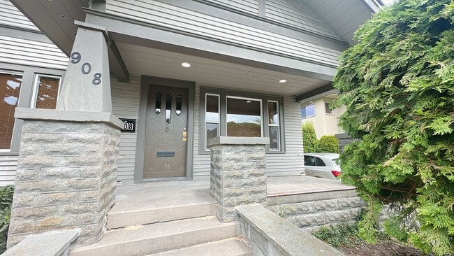 property at 908 Dupont St
