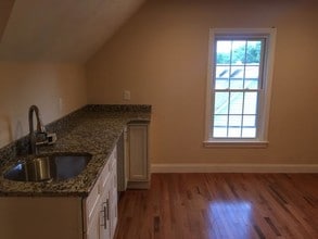11 Richmond Ave, Unit 2 in Worcester, MA - Foto de edificio - Building Photo