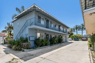 6115 Cherry Ave in Long Beach, CA - Building Photo - Building Photo