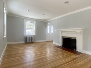 68 Pierrepont Rd in Newton, MA - Building Photo - Building Photo