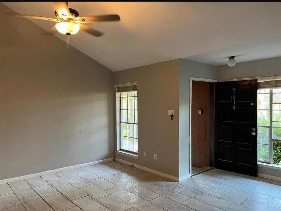 9514 Wellsworth Dr in Houston, TX - Building Photo