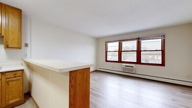 2216 Pleasant Ave, Unit 205 in Minneapolis, MN - Foto de edificio - Building Photo