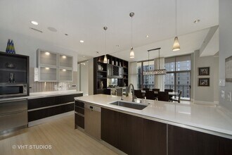 1035 N Dearborn St, Unit 20 in Chicago, IL - Foto de edificio - Building Photo