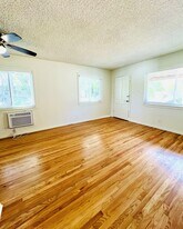 4550 Vista del Monte Ave, Unit 4550 1/2 Vista Del Monte (Unit 2) in Sherman Oaks, CA - Building Photo
