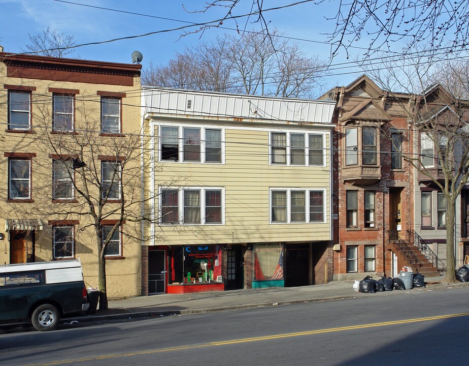 414 Clinton Ave in Albany, NY - Building Photo