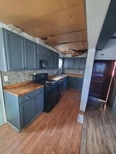 1009 Dunlap St in Monessen, PA - Building Photo - Building Photo