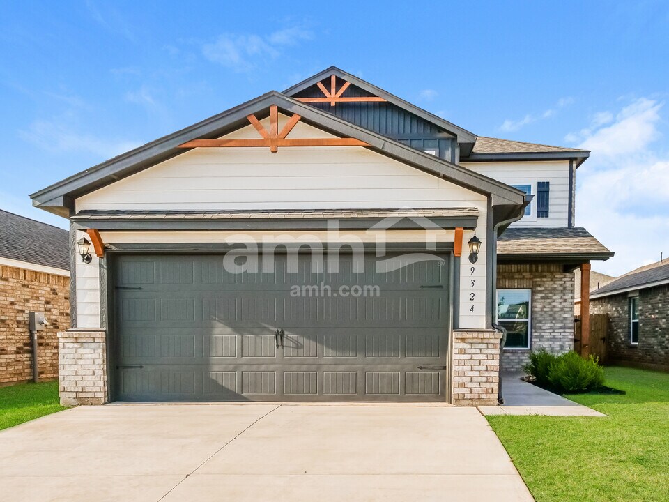 9324 NW 126th St in Yukon, OK - Building Photo