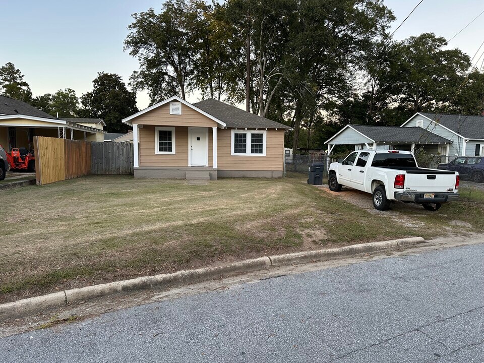 1808 16th Pl in Phenix City, AL - Foto de edificio