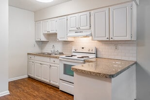417 Woodrow Ave in Largo, FL - Building Photo