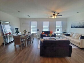 11127 Beverley Pk St in Sugar Land, TX - Building Photo - Building Photo
