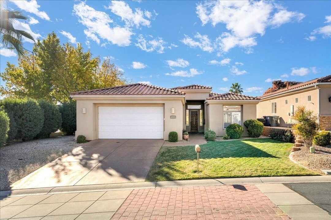 1031 W Hillview Dr in Washington, UT - Building Photo