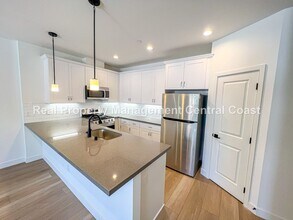 3861 Hayfield Loop in San Luis Obispo, CA - Foto de edificio - Building Photo