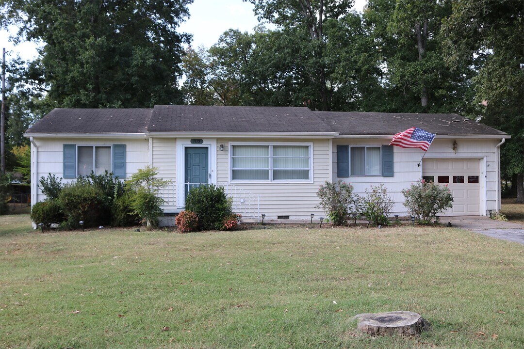 1115 Cranbrook Dr in Chattanooga, TN - Building Photo