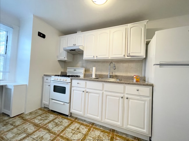 2545 32nd St, Unit 1