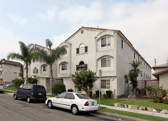 12607-12613 Fonthill Ave in Hawthorne, CA - Foto de edificio - Building Photo