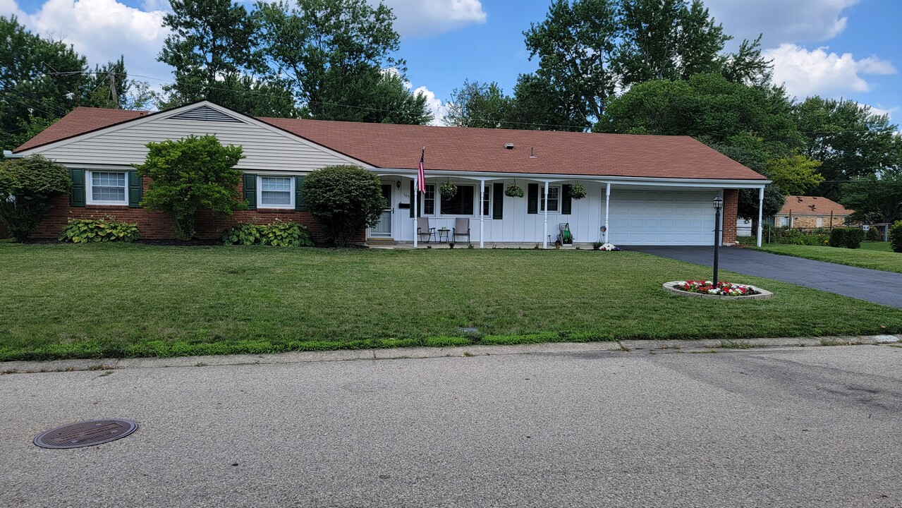 105 Carmel Ct in Dayton, OH - Foto de edificio