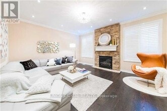 285 Sixteen Mile Dr in Oakville, ON - Building Photo - Building Photo