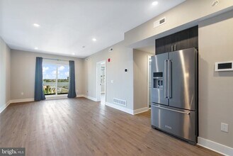 408 N Front St in Philadelphia, PA - Foto de edificio - Building Photo