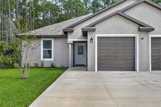 44 Regency Dr in Palm Coast, FL - Foto de edificio - Building Photo
