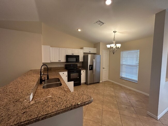6012 Thrush Ave in Ft. Myers, FL - Building Photo - Building Photo
