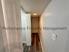 1108 McDonald Way in Bakersfield, CA - Building Photo - Building Photo